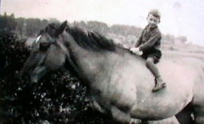 Fritz als kleiner Junge Fritz als kleiner Junge